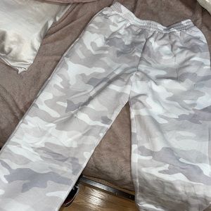 vs pink white camo sweatpants